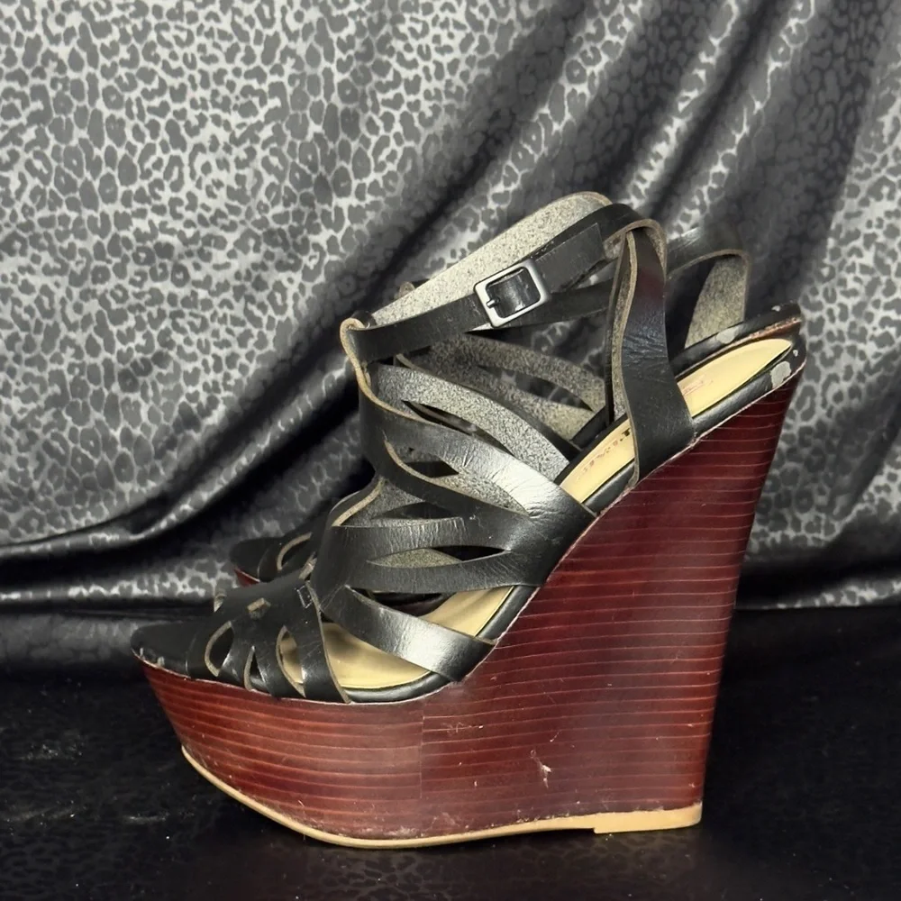 JustFab Black and Brown Platform Sandals Size 7.5